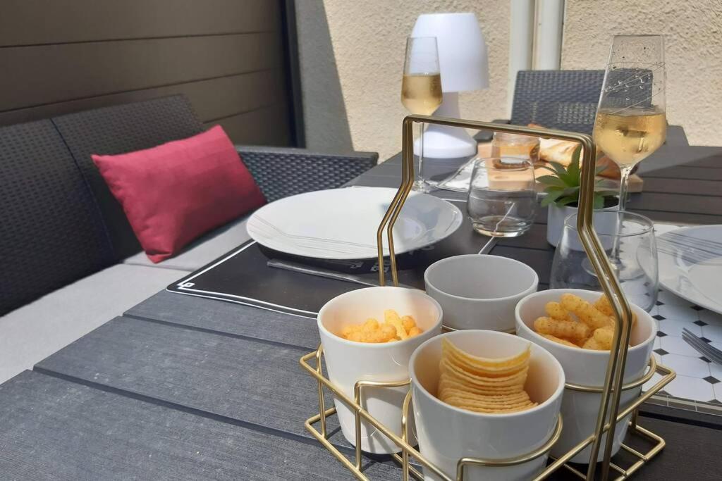 Appartement Renove Le New-York En Centre Ville - Terrasse Et Parking - Non Climatise La Roche-Chalais Esterno foto