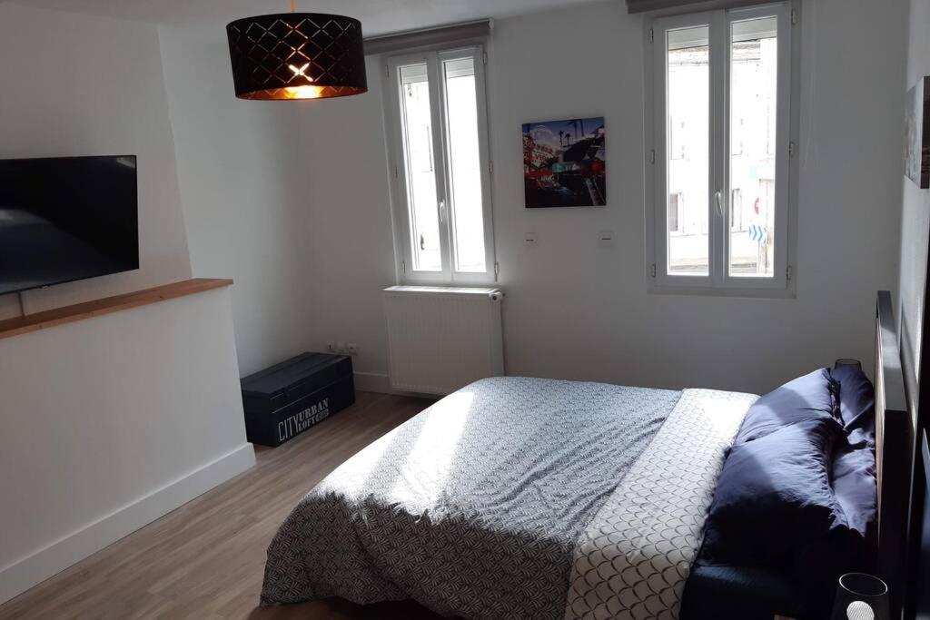 Appartement Renove Le New-York En Centre Ville - Terrasse Et Parking - Non Climatise La Roche-Chalais Esterno foto