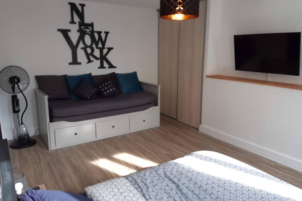 Appartement Renove Le New-York En Centre Ville - Terrasse Et Parking - Non Climatise La Roche-Chalais Esterno foto