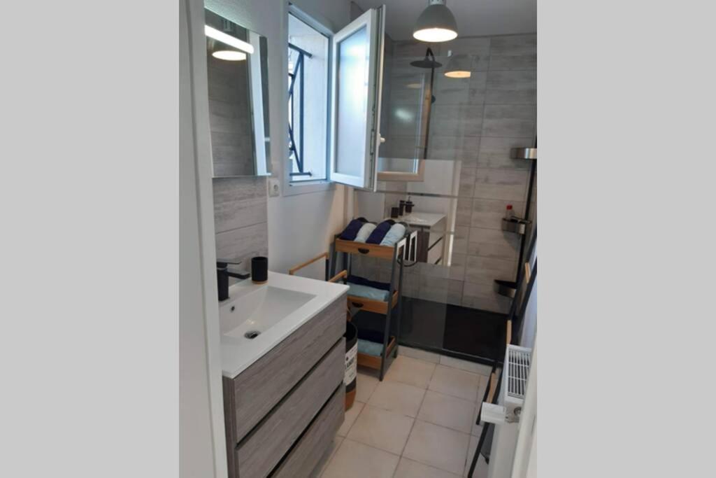 Appartement Renove Le New-York En Centre Ville - Terrasse Et Parking - Non Climatise La Roche-Chalais Esterno foto