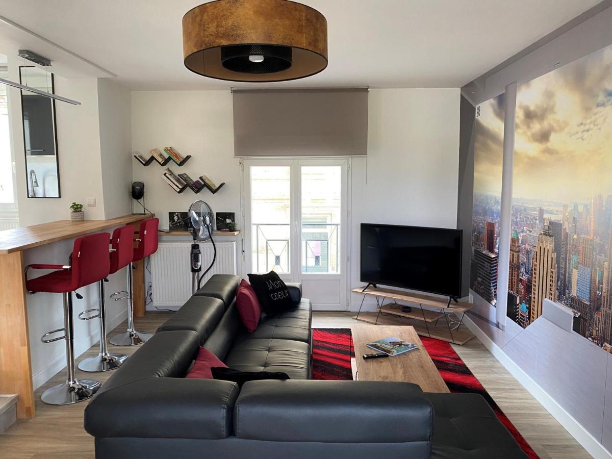 Appartement Renove Le New-York En Centre Ville - Terrasse Et Parking - Non Climatise La Roche-Chalais Esterno foto