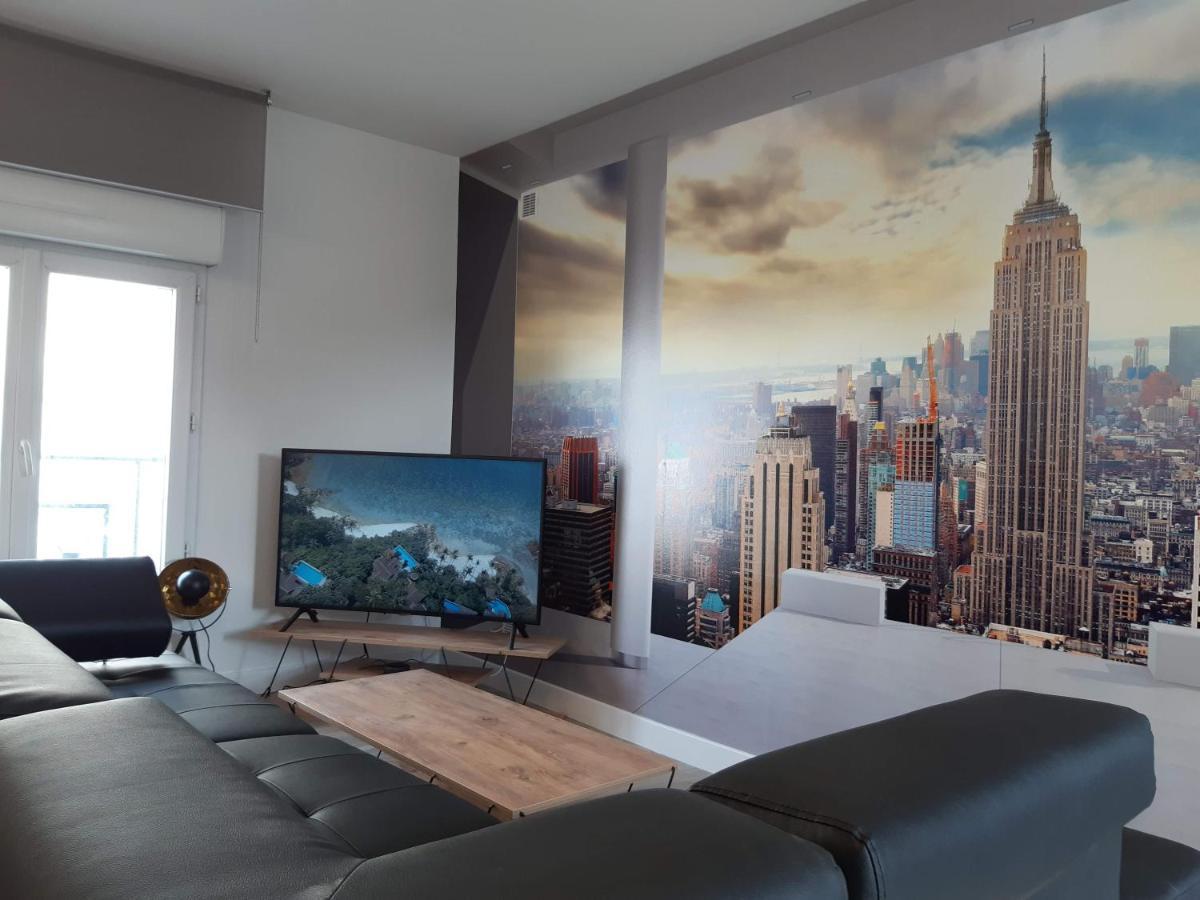 Appartement Renove Le New-York En Centre Ville - Terrasse Et Parking - Non Climatise La Roche-Chalais Esterno foto